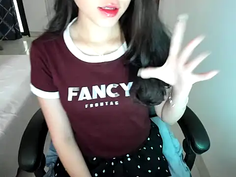 Snapshot of Linh_smile_ chatting on June 30, 2026, 8:26 am Linh smile online show from June 30, 2026, 8:26 am