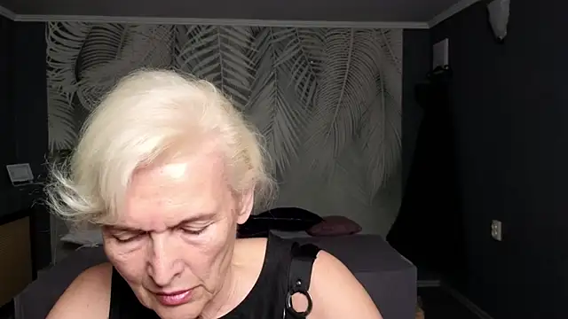 Snapshot of Nia_Natur chatting on June 11, 2026, 6:11 am Nia Natur online show from June 11, 2026, 6:11 am