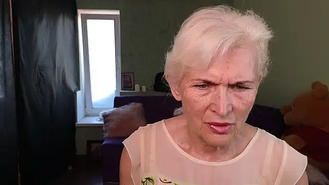 Snapshot of Nia_Natur chatting on June 12, 2026, 6:23 am Nia Natur online show from June 12, 2026, 6:23 am