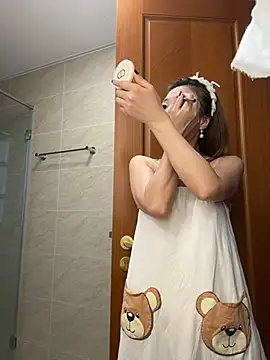 Snapshot of okgirl_23 chatting on June 4, 2026, 12:05 am okgirl 23 online show from June 4, 2026, 12:05 am