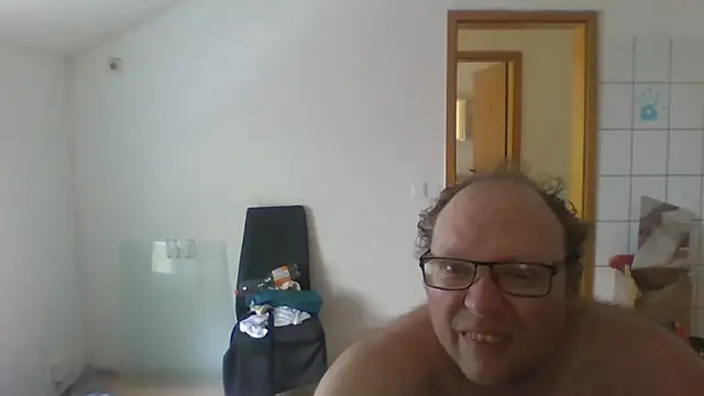 Snapshot of busman39 chatting on May 10, 2026, 9:14 am busman39 online show from May 10, 2026, 9:14 am