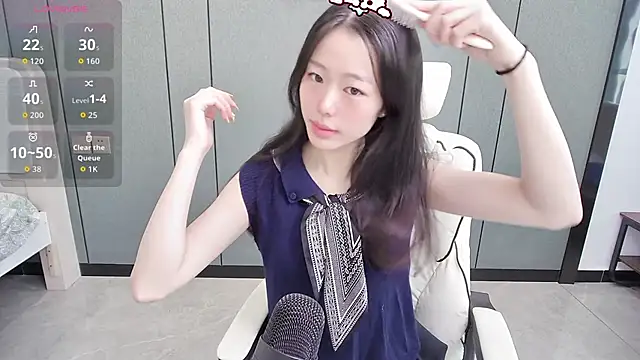Snapshot of Lucky__cat chatting on May 11, 2026, 5:24 am Lucky cat online show from May 11, 2026, 5:24 am