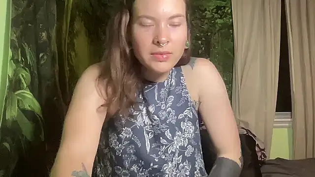 mo0ngoddess online show from September 21, 2025, 2:57 am