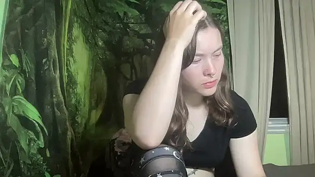 mo0ngoddess online show from October 4, 2025, 2:31 am