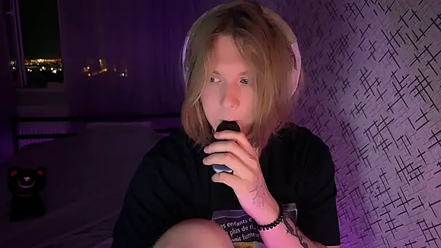 Snapshot of Hirtay chatting on June 17, 2026, 7:04 pm Hirtay online show from June 17, 2026, 7:04 pm