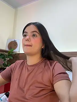 Snapshot of thamiina__ chatting on June 10, 2026, 11:53 am thamiina online show from June 10, 2026, 11:53 am