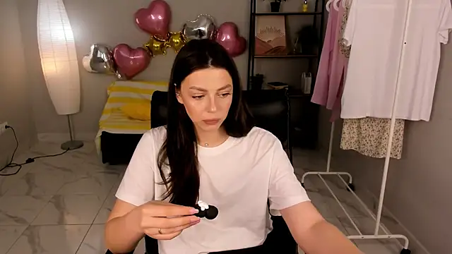 Snapshot of Lilian_Iris chatting on May 20, 2026, 1:28 pm Lilian Iris online show from May 20, 2026, 1:28 pm