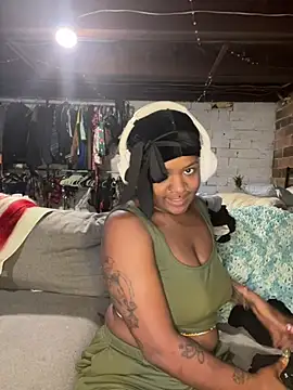 angelbby  online show from July 5, 2026, 10:28 pm