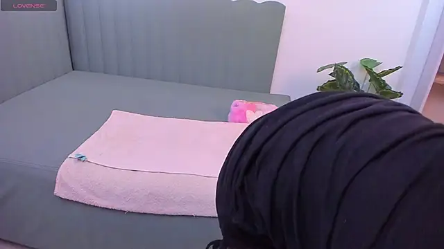 HannaCarttier  online show from June 20, 2026, 12:41 pm