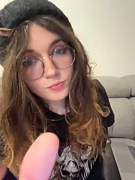 cutypiefull online show from May 15, 2026, 10:50 pm