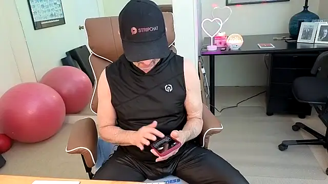 hotdadbod online show from May 8, 2026, 9:42 pm