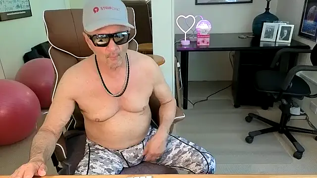Snapshot of hotdadbod chatting on June 7, 2026, 8:45 pm hotdadbod online show from June 7, 2026, 8:45 pm