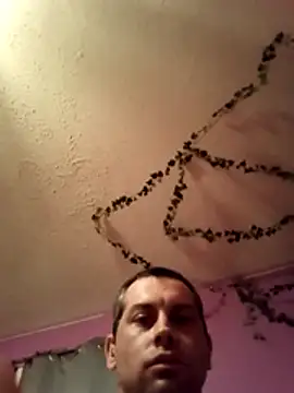 Snapshot of Johnathanleenol chatting on June 22, 2026, 11:35 pm Johnathanleenol online show from June 22, 2026, 11:35 pm