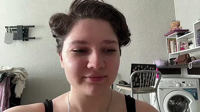 LizCumens online show from May 16, 2026, 12:18 am