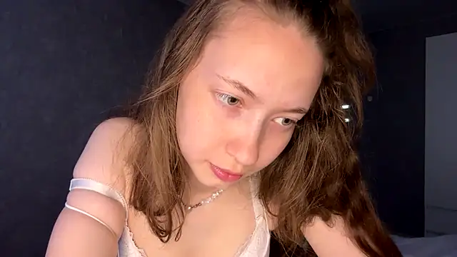 Emily Mur  online show from June 17, 2026, 5:10 am