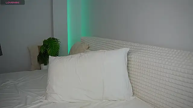 urblonde online show from December 21, 2025, 11:34 pm