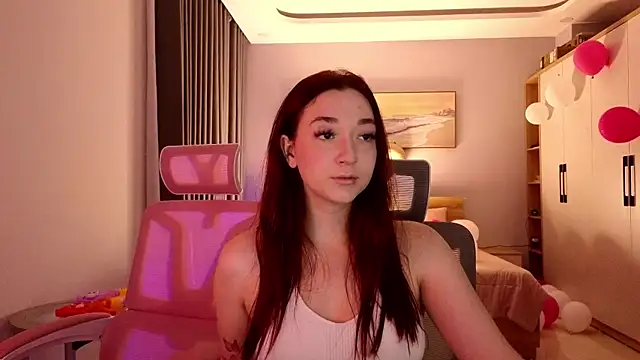 MoonkissGirls online show from May 16, 2026, 1:43 pm