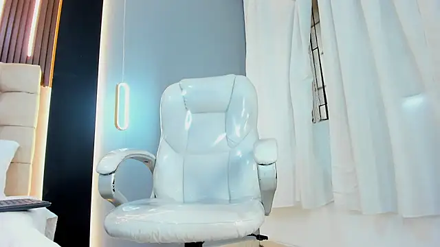 Snapshot of Amara_lune chatting on June 5, 2026, 2:56 pm Amara lune online show from June 5, 2026, 2:56 pm