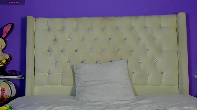 candy queens  online show from May 14, 2026, 7:42 pm