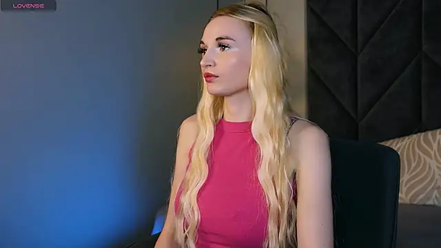 Snapshot of Mila__Lux chatting on May 24, 2026, 1:38 pm Mila Lux online show from May 24, 2026, 1:38 pm