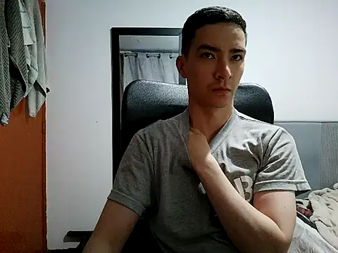 Snapshot of Dan_Hottie chatting on May 14, 2026, 2:40 am Dan Hottie online show from May 14, 2026, 2:40 am