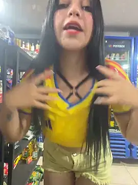 Snapshot of Miel_rousse chatting on June 18, 2026, 6:13 am Miel rousse online show from June 18, 2026, 6:13 am