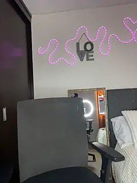 Snapshot of Isa_steele chatting on June 19, 2026, 5:28 pm Isa steele online show from June 19, 2026, 5:28 pm
