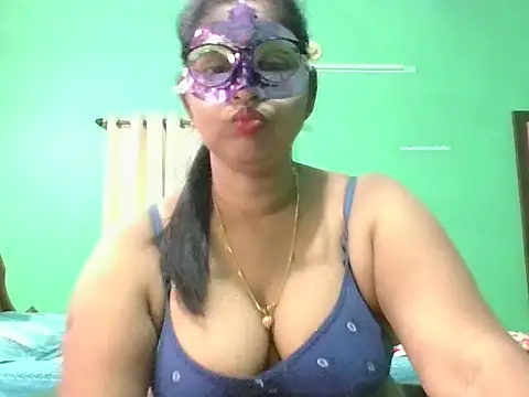 Snapshot of Kavya17 chatting on July 23, 2026, 2:37 pm Kavya17 online show from July 23, 2026, 2:37 pm