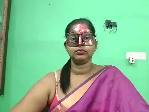 Snapshot of Kavya17 chatting on July 31, 2026, 2:49 pm Kavya17 online show from July 31, 2026, 2:49 pm