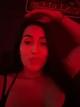 Snapshot of areviklusine1 chatting on June 12, 2026, 11:25 pm areviklusine1 online show from June 12, 2026, 11:25 pm