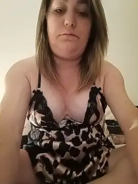 Snapshot of LouanaxXxx chatting on May 17, 2026, 12:19 am LouanaxXxx online show from May 17, 2026, 12:19 am