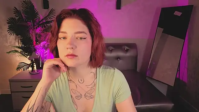 Snapshot of Nikki_Gringer chatting on June 5, 2026, 1:01 am Nikki Gringer online show from June 5, 2026, 1:01 am