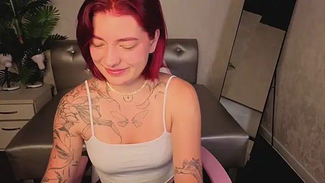 Snapshot of Nikki_Gringer chatting on June 17, 2026, 1:30 am Nikki Gringer online show from June 17, 2026, 1:30 am