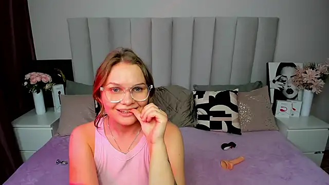 Snapshot of KattyWests chatting on June 16, 2026, 1:19 am KattyWests online show from June 16, 2026, 1:19 am