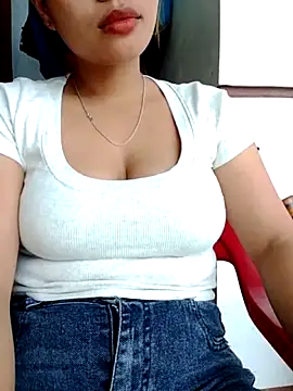 Snapshot of Mirra-a chatting on June 12, 2026, 2:21 am Mirra-a online show from June 12, 2026, 2:21 am