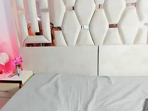 Gingerblis online show from May 17, 2026, 2:53 am