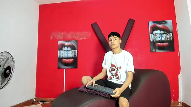 Snapshot of KING_LOVERS1 chatting on July 2, 2026, 3:07 pm KING LOVERS1 online show from July 2, 2026, 3:07 pm