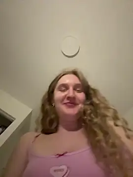 Snapshot of pr1ncess_mads17 chatting on May 15, 2026, 11:23 pm pr1ncess mads17 online show from May 15, 2026, 11:23 pm