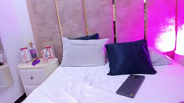 Snapshot of MaiaLopez chatting on July 6, 2026, 8:11 pm MaiaLopez online show from July 6, 2026, 8:11 pm