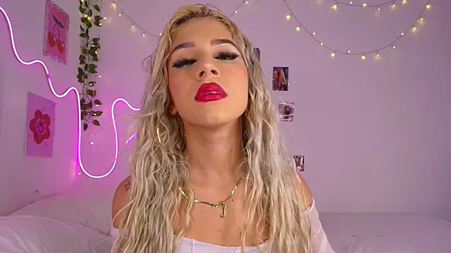 Snapshot of cinniaa_ chatting on June 5, 2026, 1:12 am cinniaa online show from June 5, 2026, 1:12 am
