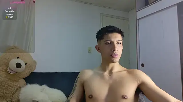 Snapshot of Thesaint_xxx chatting on June 25, 2026, 11:42 pm Thesaint xxx online show from June 25, 2026, 11:42 pm