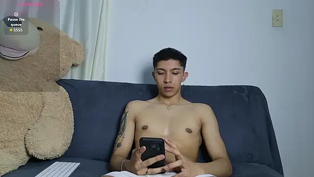 Snapshot of Thesaint_xxx chatting on June 27, 2026, 10:48 pm Thesaint xxx online show from June 27, 2026, 10:48 pm