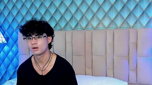 Sofia-Ethan online show from June 10, 2026, 7:24 pm