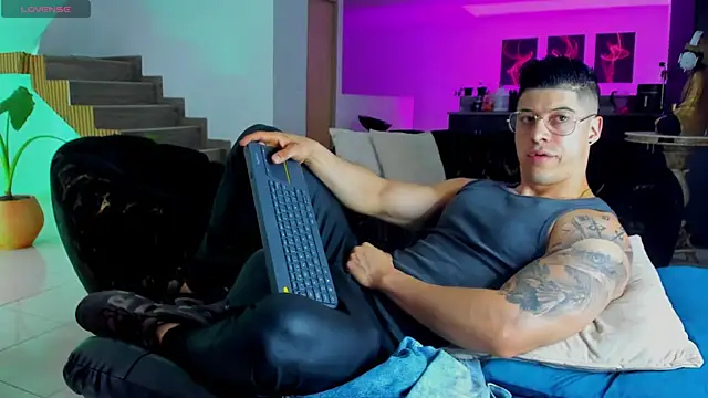 Snapshot of lukas_green11 chatting on June 21, 2026, 6:10 pm lukas green11 online show from June 21, 2026, 6:10 pm