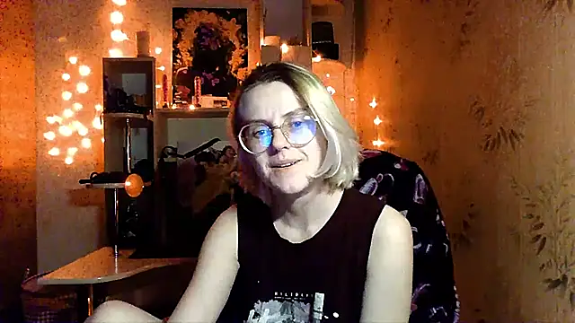 Snapshot of __Freya___ chatting on May 21, 2026, 8:27 pm Freya online show from May 21, 2026, 8:27 pm