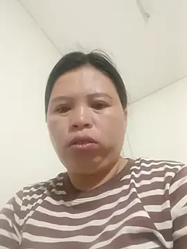 Snapshot of -Yeyi- chatting on June 1, 2026, 10:33 pm -Yeyi- online show from June 1, 2026, 10:33 pm