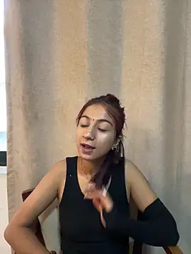 Snapshot of Juliywant chatting on May 17, 2026, 11:39 am Juliywant online show from May 17, 2026, 11:39 am