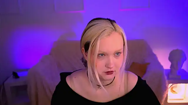 ViolettWoods online show from June 17, 2026, 6:27 am