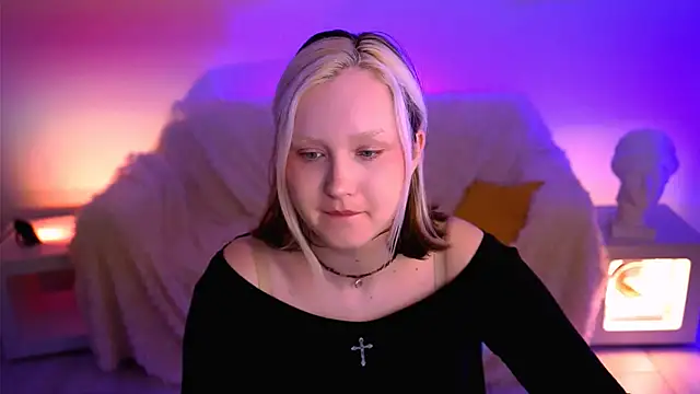 ViolettWoods online show from June 18, 2026, 4:13 am