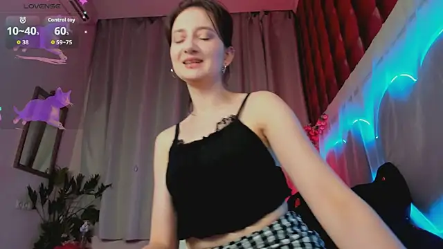 SummerLilaa online show from June 8, 2026, 1:33 pm